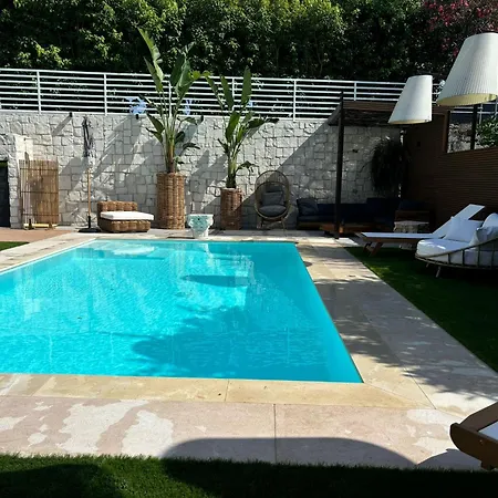 Barneys 4* Cercola
